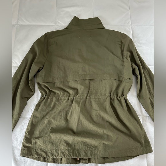 Women’s size small green nylon zip up jacket - Picture 5 of 8